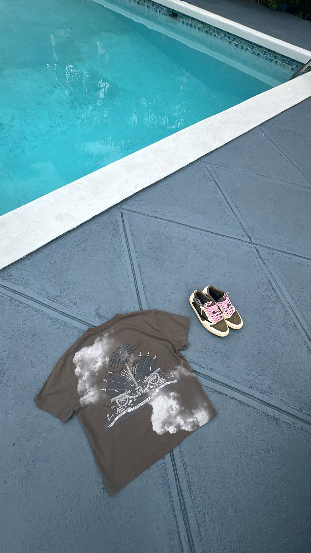 “Smoke” Tee