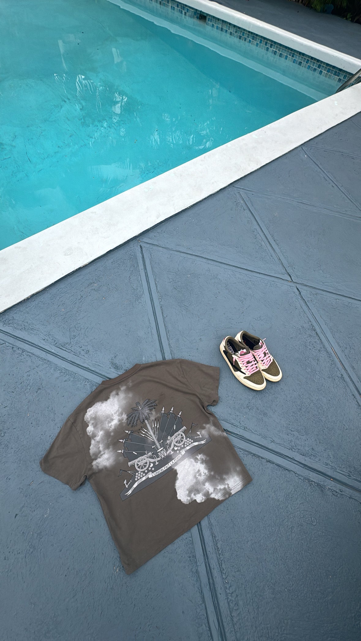 “Smoke” Tee